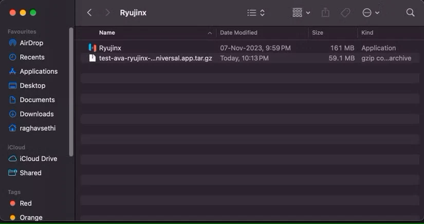 پنجره macOS Finder با 2 فایل، یک فایل فشرده Ryujinx و یک فایل اجرایی Ryujinx