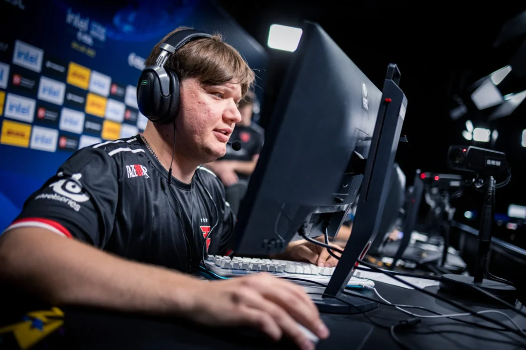 گیمر s1mple سیمپل