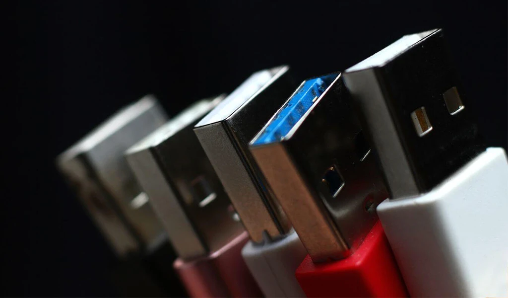 رنگ پورت های usb